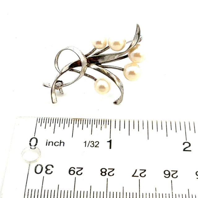 1990s Mikimoto Akoya Pearl Brooch 6.15 Mm Sterling Silver Estate M456 For Sale - Image 9 of 9