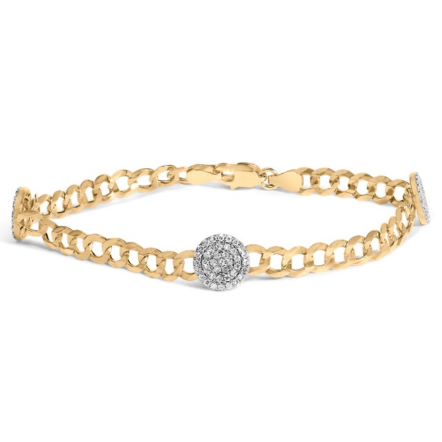 A whisper of radiance for every gesture, this bracelet marries iconic curb-link strength with the poetry of light. Crafted...