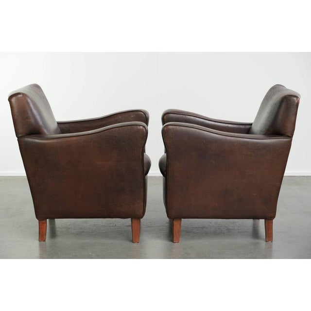 This stylish set of vintage sheepskin armchairs features an English design in beautiful colors. The armchair is a stylish...