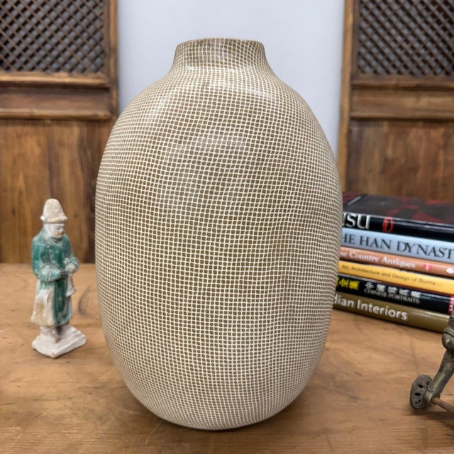 Round Brown & White Small Checkered Patterned Ceramic Vase For Sale In New York - Image 6 of 11