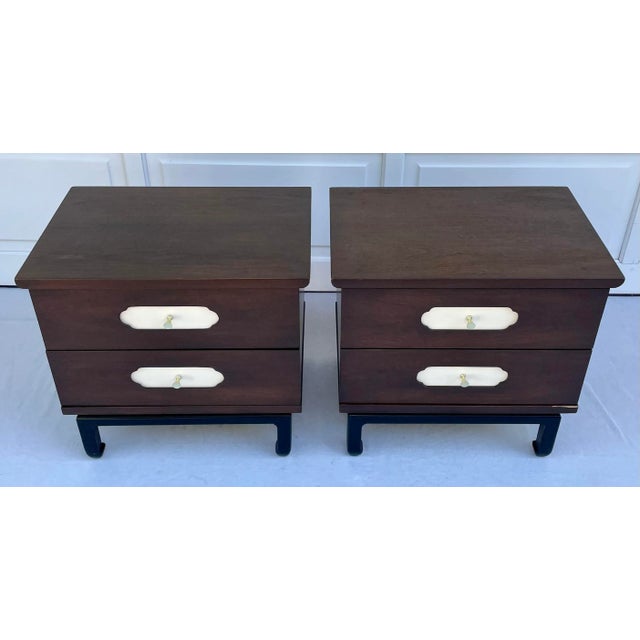 Mid-Century Modern American of Martinsville Pair of Mid-Century Modern Nightstands For Sale - Image 3 of 13