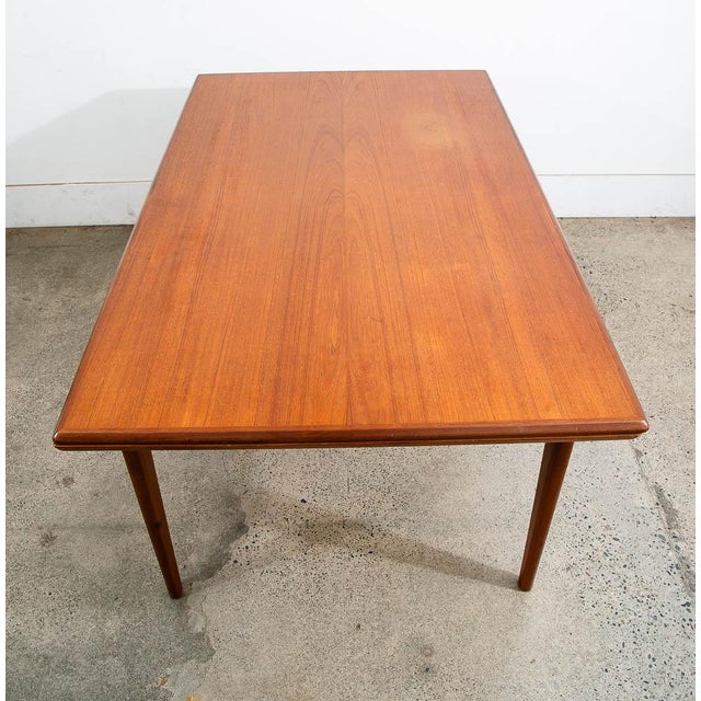 This is an excellent restored teak dining table, made in Denmark. It features two extendable draw leaves, that pull out to...