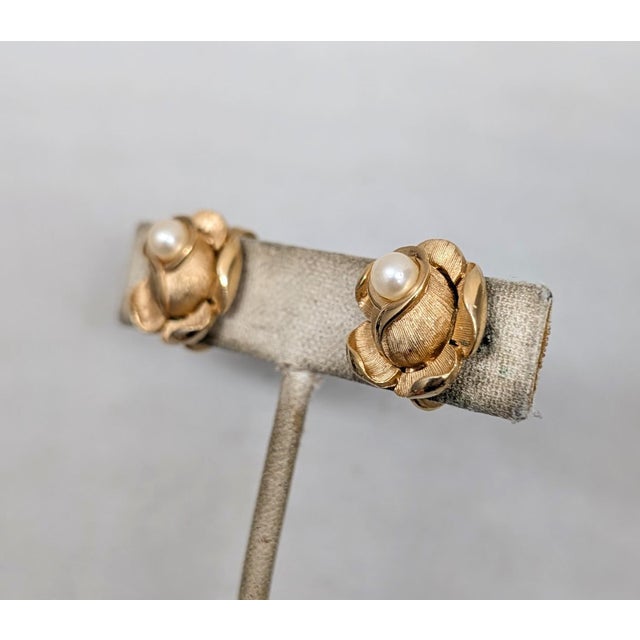 Mid-Century Modern Vintage 1970s Signed Crown Trifari Goldtone Faux-Pearl Flower Clip Earrings-2 Pieces For Sale - Image 3 of 7