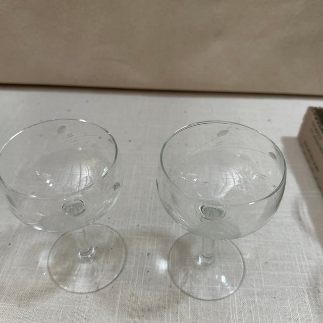 1970s Pair of 1970s Champagne Glasses With Geometric Rose Designs For Sale - Image 5 of 6