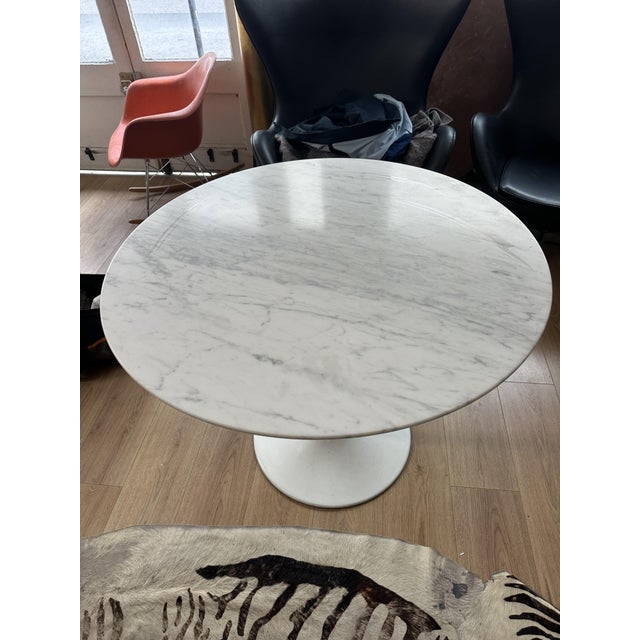 Tulip Table in Carrara Marble by Eero Saarinen for Knoll Inc. / Knoll Internationa, 1980s For Sale - Image 10 of 12