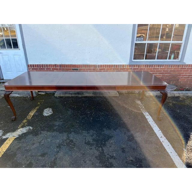 Late 20th Century Henredon Furniture Chippendale Style Flame Mahogany Extension Dining Table With 2 Leaves For Sale - Image 9 of 13