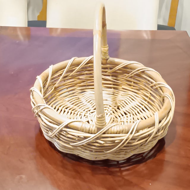 Late 20th Century Late 20th Century Large French Woven Wicker Basket With Bamboo Handle. For Sale - Image 5 of 12