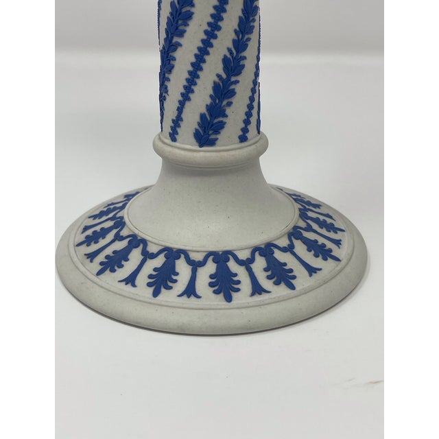 Wedgwood Antique c.1876 Wedgwood White Jasperware Candlesticks - Pair of Rare White Columns With Cobalt Blue Spiral Twist Relief For Sale - Image 4 of 12