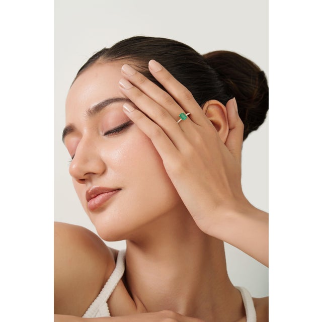 Green 1.09ct Certified Natural Emerald Solitaire Ring With Diamonds in 14k Gold Size 6 For Sale - Image 8 of 15