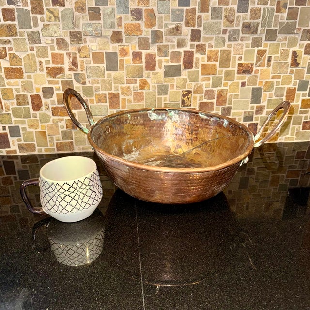 Vintage Hammered Copper Handled Bowl For Sale In Cincinnati - Image 6 of 6