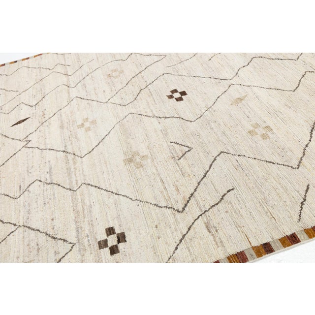 8x10 Modern Moroccan Tribal Wool Rug – Minimalist Cream & Earth Tone Geometric For Sale - Image 4 of 10