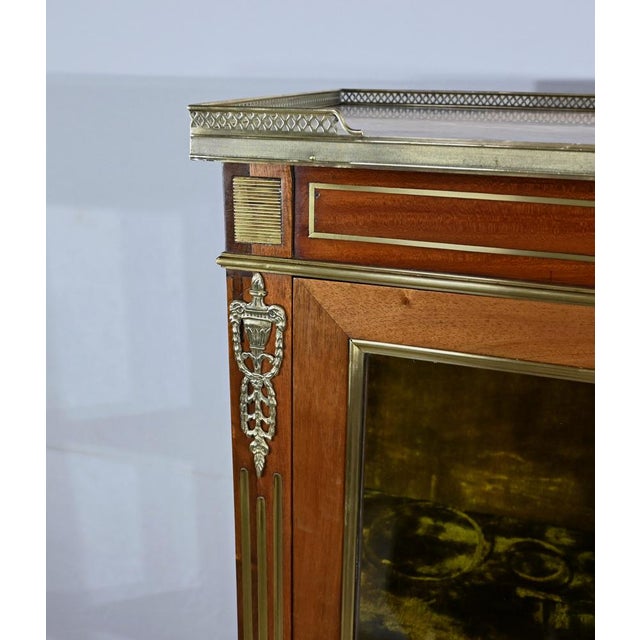 Small Vintage Mahogany Showcase For Sale - Image 5 of 18