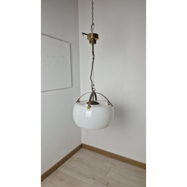 Mid-Century Modern Omega Pendant in Brass by Vico Magistretti for Artemide, 1960s For Sale - Image 3 of 12