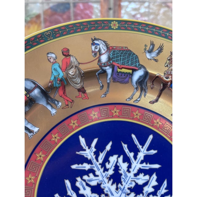1990s Versace for Rosenthal Porcelain 12 Inch “Cortège De Noel” Christmas Plate For Sale In Minneapolis - Image 6 of 10