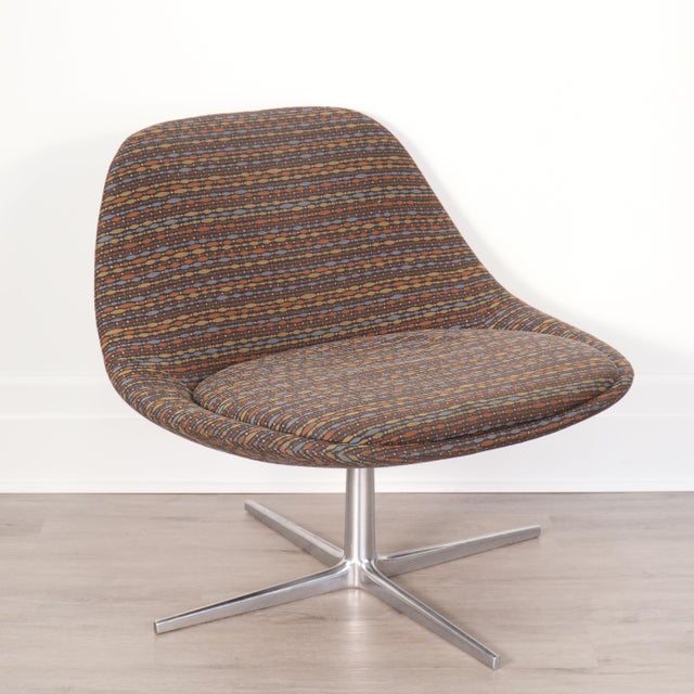 Bernhardt Modern Bernhardt "Chiara" Swiveling Lounge Chair For Sale - Image 4 of 7