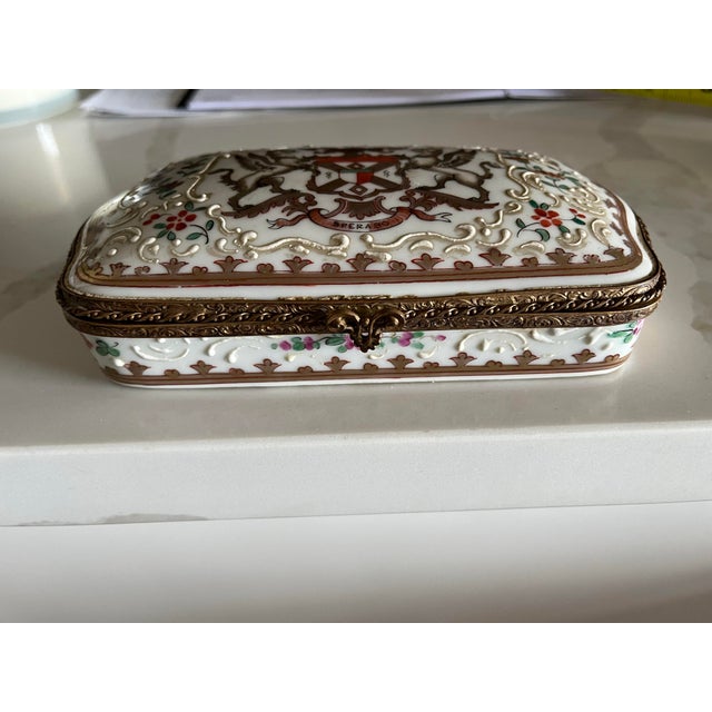 Porcelaine de Paris Vintage Porcelaine De Paris Dresser Box For Sale - Image 4 of 7