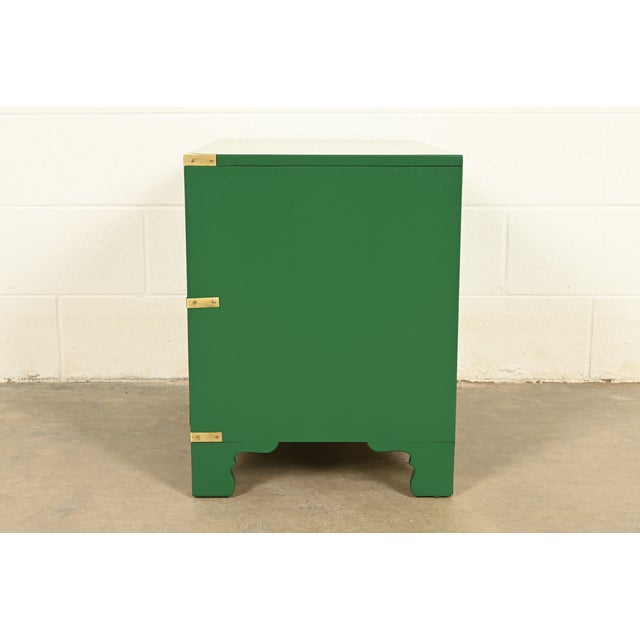 Drexel Heritage Mid-Century Hollywood Regency Campaign Green Lacquered Nightstand | Circa 1970s For Sale - Image 10 of 12