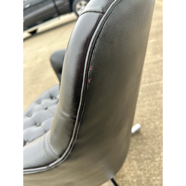 1950s Tufted Black Leather Swivel Chair for Davis Furniture For Sale - Image 11 of 17