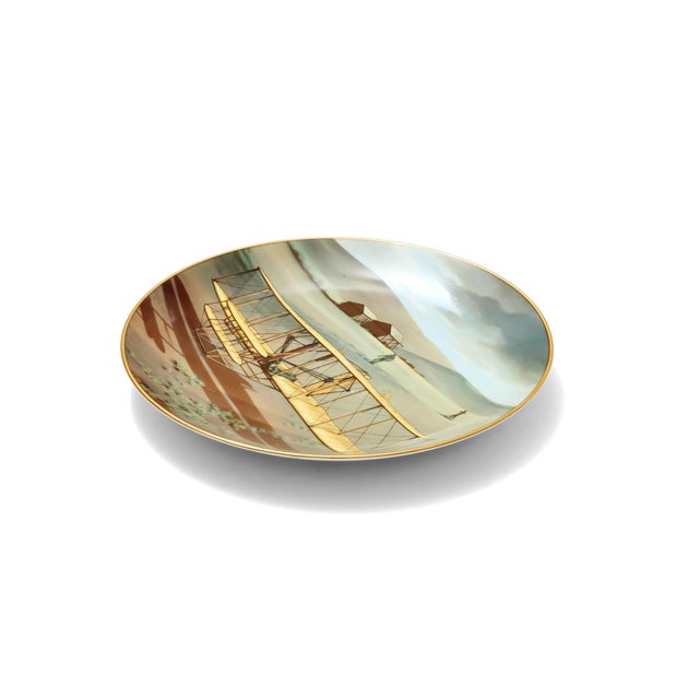 Figurative 1984 American Heritage Fine China "Kitty Hawk" Wright Brothers Collector Plate — America's Heritage of Flight Series No. 1 — Numbered Limited Edition For Sale - Image 3 of 4