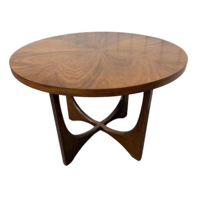 Mid-Century Modern Broyhill Brasilia Round Walnut Side Table For Sale