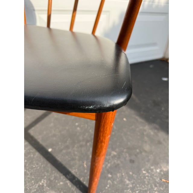 An iconic Sibast No. 8 armchair designed by Danish cabinetmaker Helge Sibast in 1953 and produced by Sibast Furniture in...