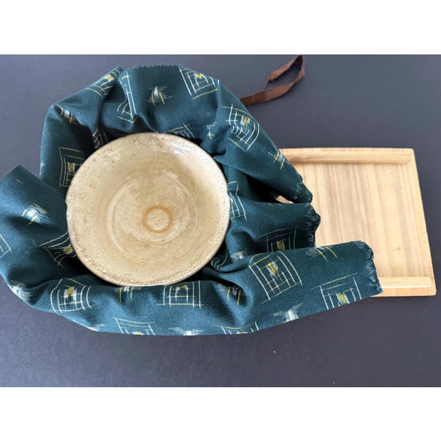 Japanese Izumo Chawan Tea Bowl by Hino Yoshinaga with Tomobako Box For Sale - Image 9 of 13