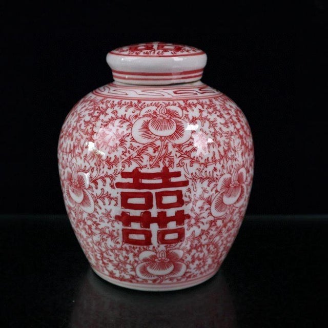 Vintage Chinese Red & White Porcelain Double Happiness Ginger Jar With Lid For Sale In Los Angeles - Image 6 of 8