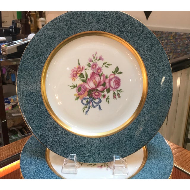 English Set of 12 Theodore Haviland Floral and Gilt Service Dinner Plates 10.75 Diameter For Sale - Image 3 of 10