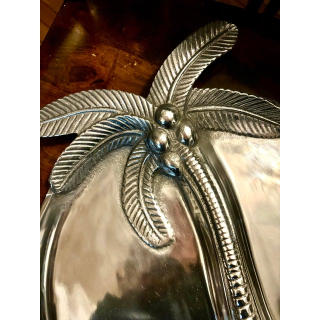 Vintage 1970s Old Town Imports Large Palm Tree Aluminium Platter for Coastal Seaside Decor For Sale - Image 4 of 10
