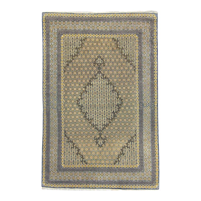 Vintage Medallion Floral Gold Beige Hand-Knotted Wool Rug - 4’7” X 6’10” For Sale