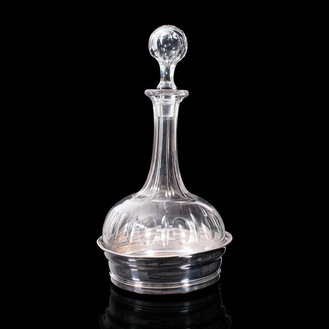 1910s Pair of Antique Edwardian English Silver Plate Decanters and Stands For Sale - Image 4 of 13