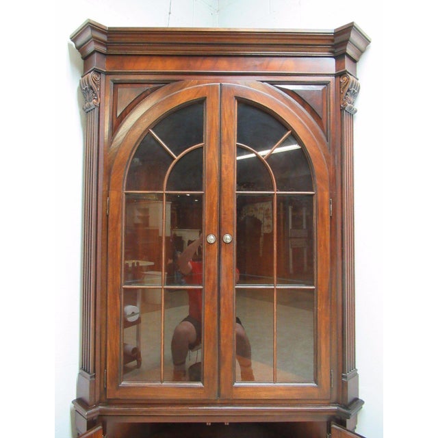 Ethan Allen Flame Mahogany Newport Corner Curio Display Hutch