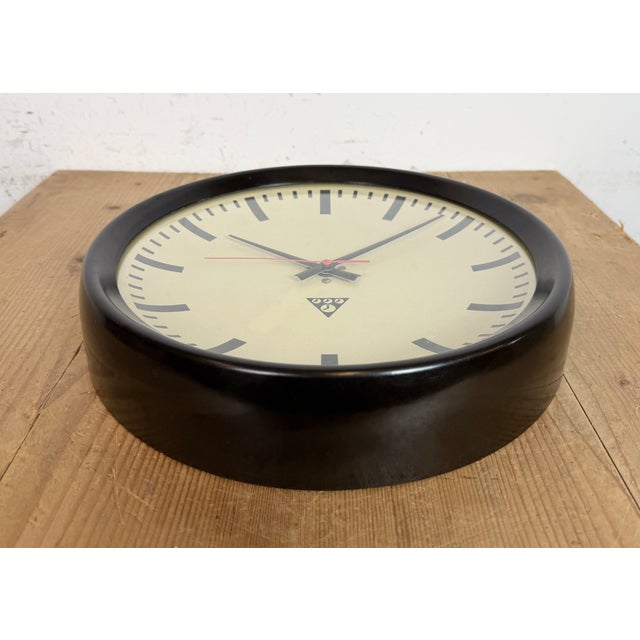 Brown Industrial Brown Bakelite Factory Wall Clock from Pragotron, 1960s For Sale - Image 8 of 18