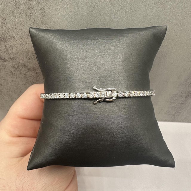 Contemporary Natural Diamond Tennis Bracelet in 14kt White Gold – 3.43ctw, 7in, New For Sale - Image 3 of 4