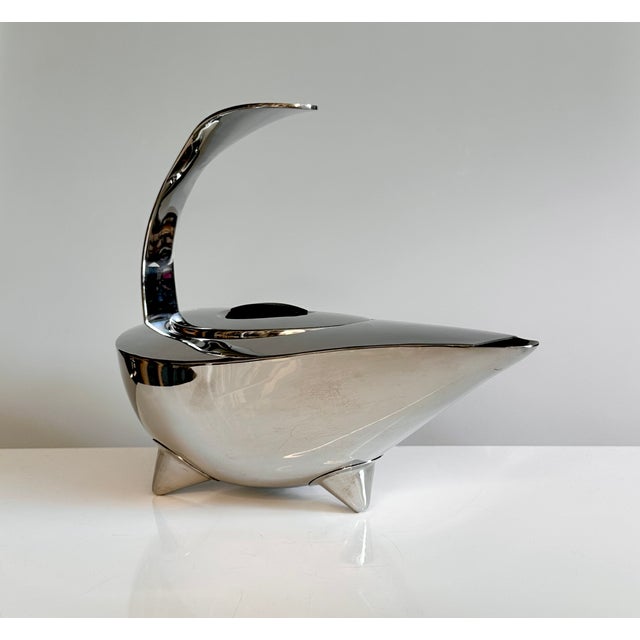 This high-quality “Naoko” teapot, designed by Carsten Jørgensen for Bodum is a striking example of the postmodern Danish...
