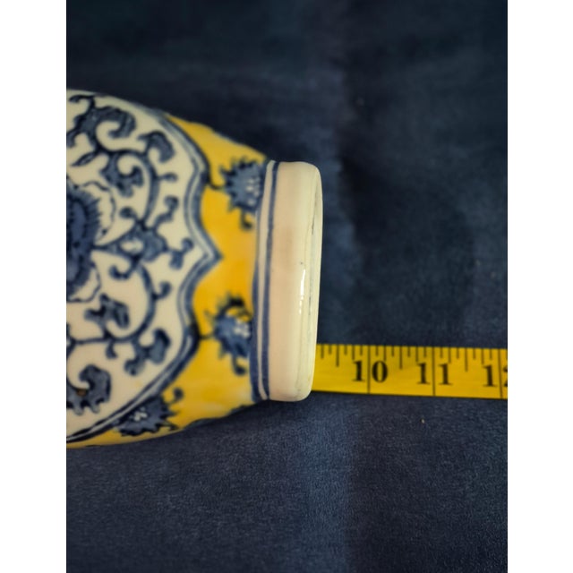 Antique Chinese Republic Period Qianmao Yellow & Cobalt Blue Basket Vase For Sale In Palm Springs - Image 6 of 6