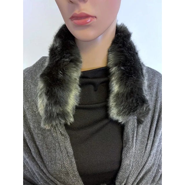 Gray Evelyne Prélonge Cashmere & Faux Fur Shawl – Luxe Gray Wrap, Made in France For Sale - Image 8 of 11