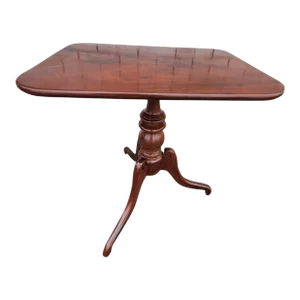 1820s Federal Solid Mahogany Tilt-Top Table