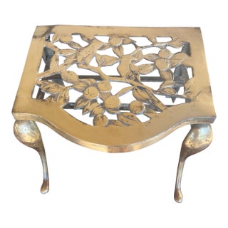 Folk Art Farmhouse Late 1800s English Cast Brass Fireplace Footman Kettle Stand For Sale