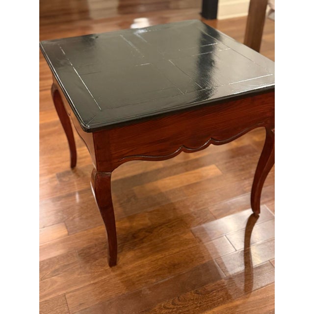 Henredon Vintage Henredon French Provincial End Table – Refinished Two-Tone Wood & Black For Sale - Image 4 of 10