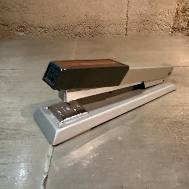 For your consideration, a vintage Bates 640 Custom desktop stapler. This iconic heavy-duty office tool was manufactured by...