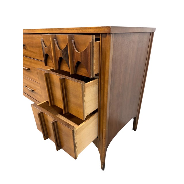 Mid-Century Modern Kent Coffey Perspecta 9-Drawer Walnut Dresser For Sale - Image 10 of 14
