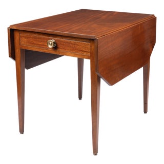 Massachusetts Hepplewhite Mahogany Drop-Leaf Pembroke Table, 1790-1810 For Sale
