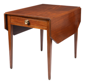 Massachusetts Hepplewhite Mahogany Drop-Leaf Pembroke Table, 1790-1810
