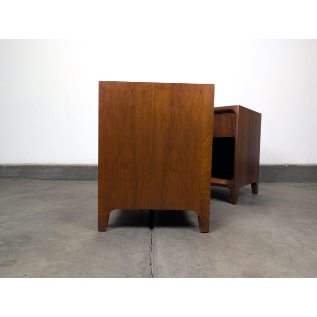 Brown Pair of Mid Century Modern Walnut Nightstands by Widdicomb, C1960s For Sale - Image 8 of 15