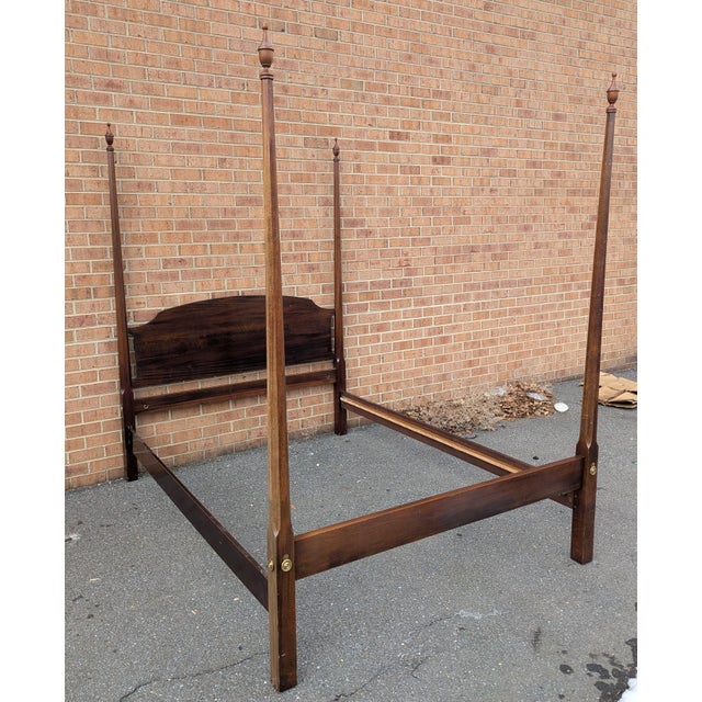 Traditional Vintage Mahogany Traditional Style Queen Size Four Pencil Poster Bed For Sale - Image 3 of 11