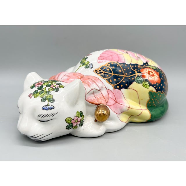Chelsea House Inc Vintage Tobacco Leaf Porcelain Sleeping Cat Ceramic Figure by Andrea by Sadek – Chinoiserie / Grandmillennial For Sale - Image 4 of 14