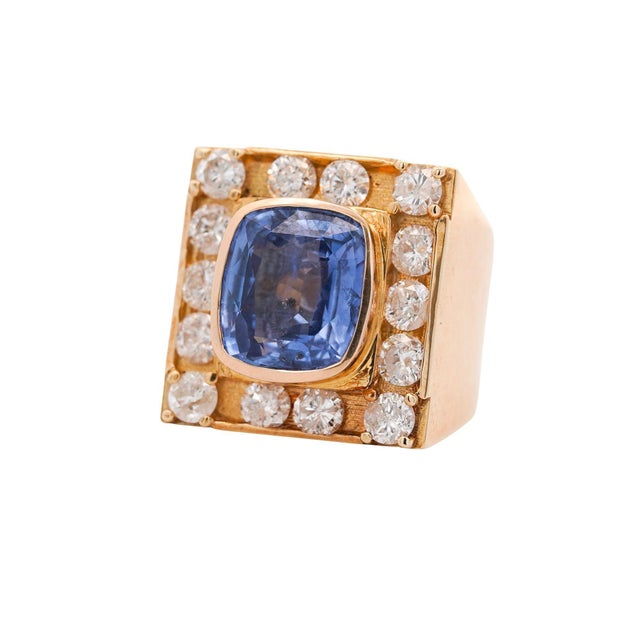 Contemporary Gia Cert. 8.56 Carat Cushion Light Blue Sapphire 14k Gold Vintage Mens Ring, Size 8.5 For Sale - Image 3 of 8