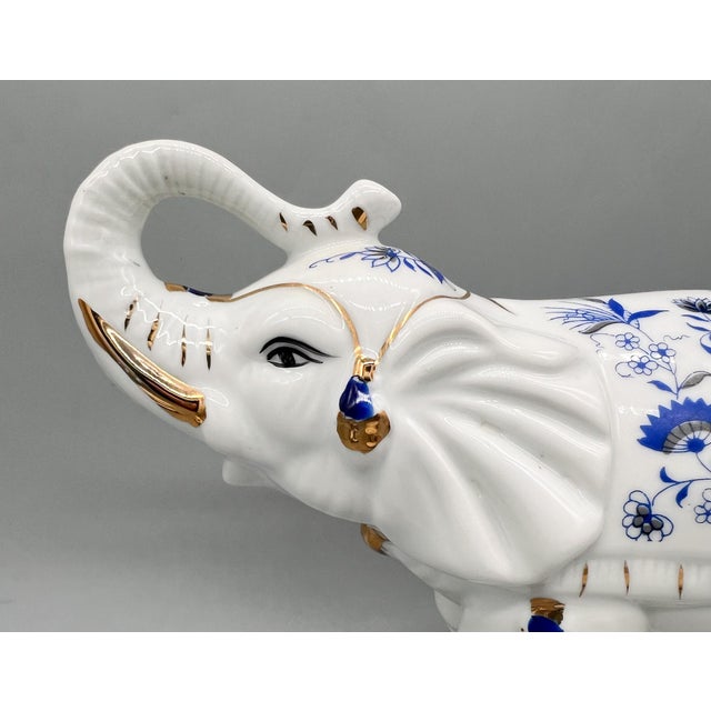 Chinoiserie Blue & White Porcelain Elephant Figurine With Gilt Accents - Blue Onion Style, Hollywood Regency, Mid-Century For Sale In Houston - Image 6 of 10