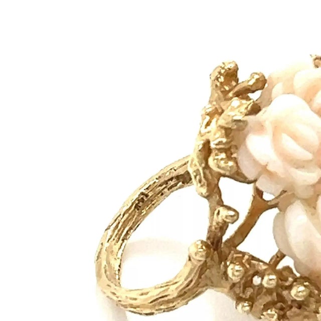 Late 20th Century 25926 - Angel Skin Coral 14k Yellow Gold Rose Tree Ring, Size 7 For Sale - Image 5 of 5